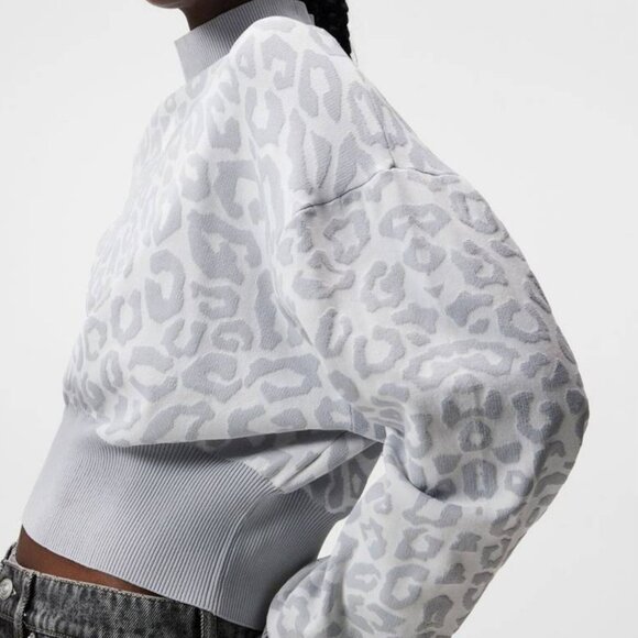 J.Lindeberg High Neck Leopard Print Crop Sue Knitted Sweater Gray White Womens S - Picture 2 of 12